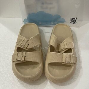 Womens Tan the Cloudies Sandals